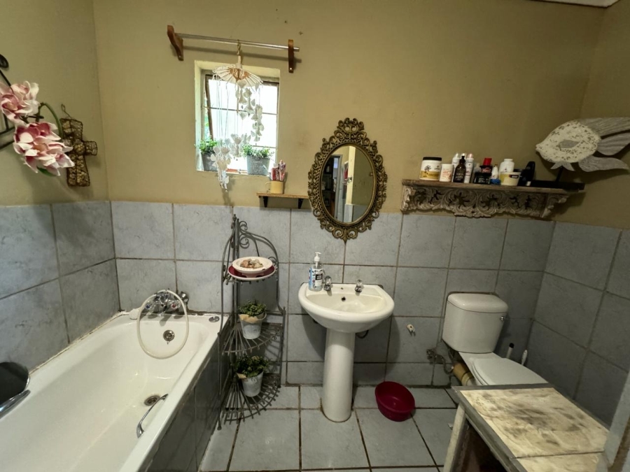 6 Bedroom Property for Sale in Hartbeespoort Rural North West